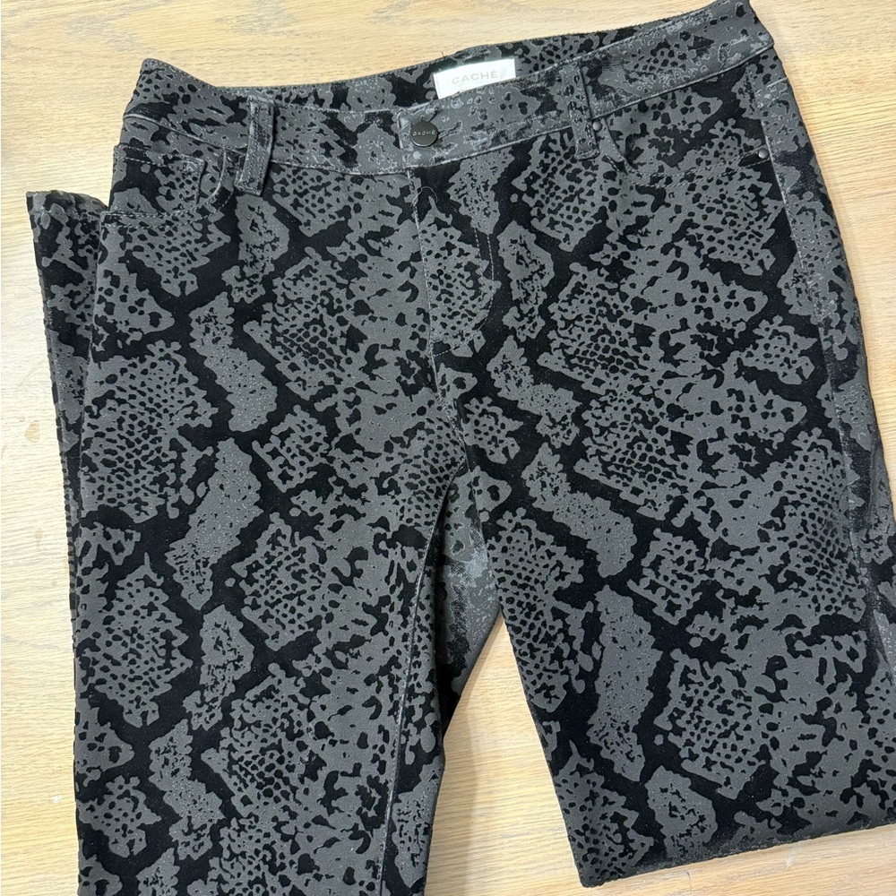 Black And Gray Patterned Pants - image 2